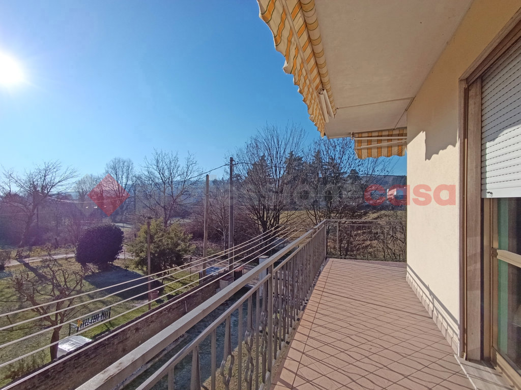 Villa Bifamiliare con giardino a Dormelletto