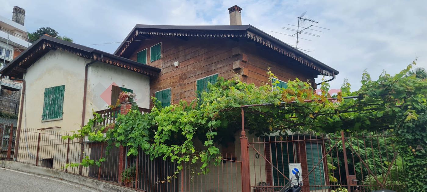 Villa in vendita a Belgirate