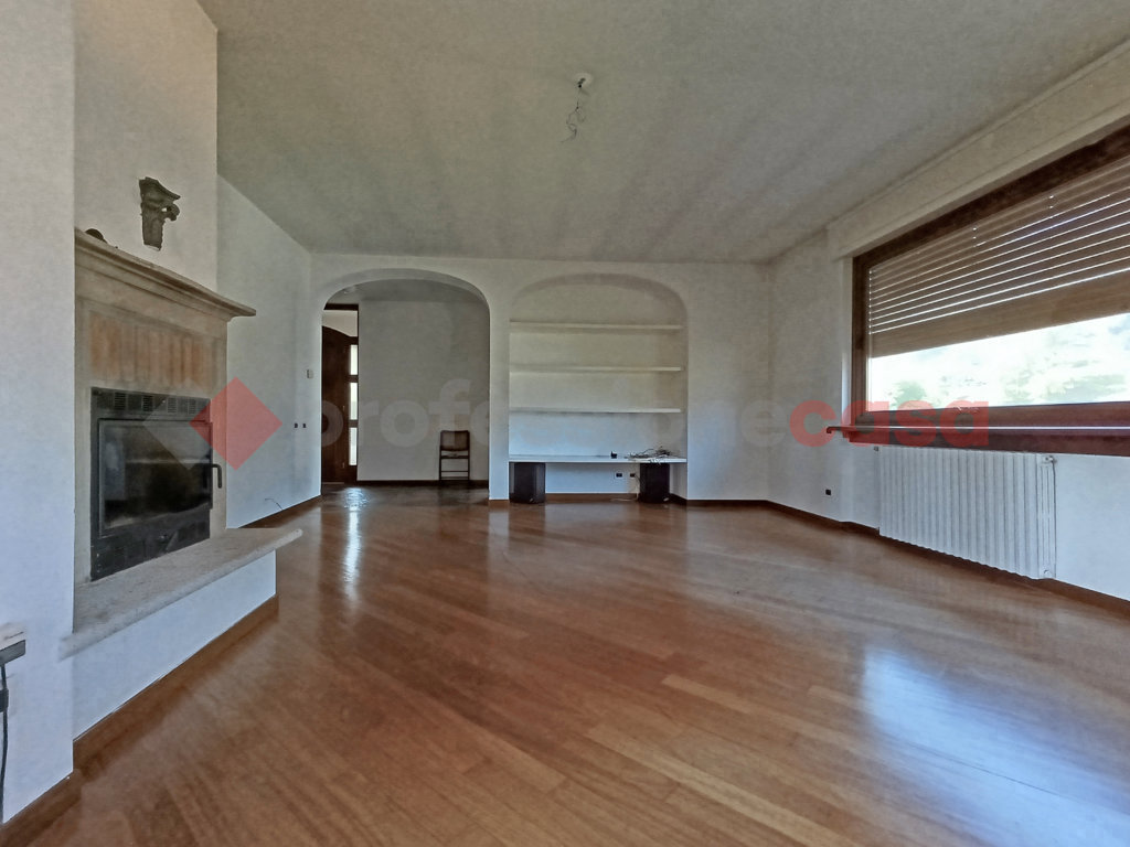 Villa con giardino a Stresa