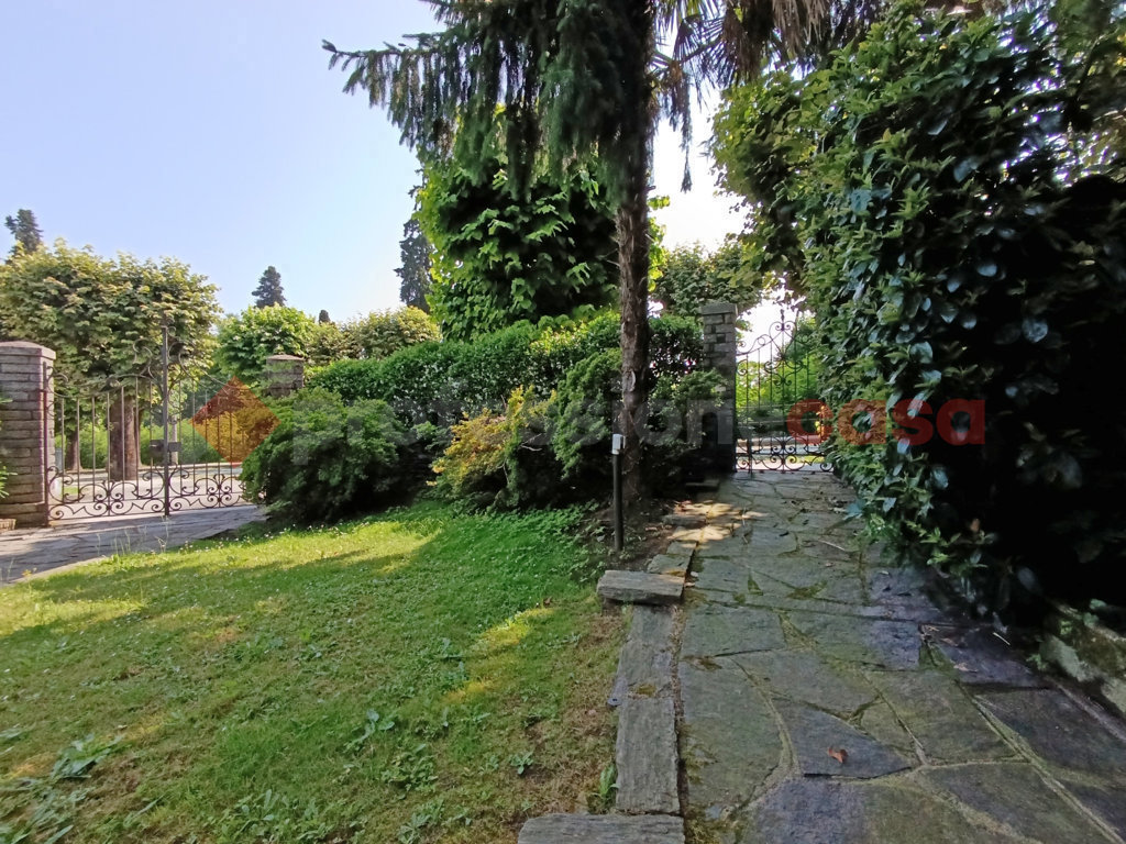 Villa con giardino a Stresa