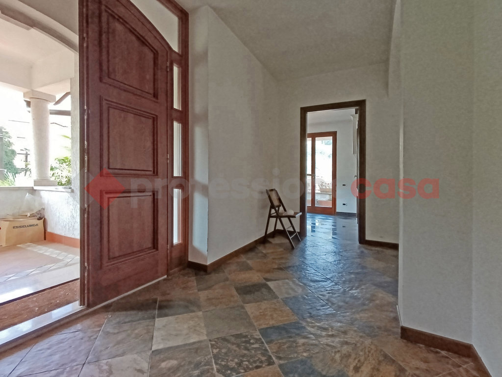 Villa con giardino a Stresa