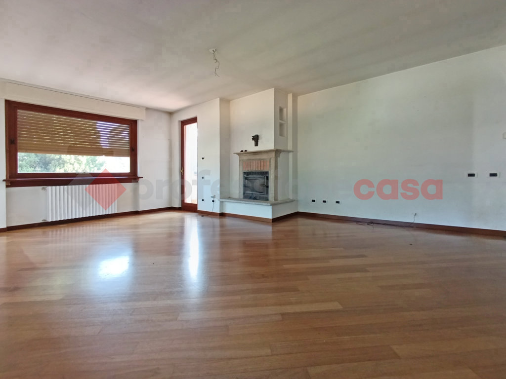 Villa con giardino a Stresa