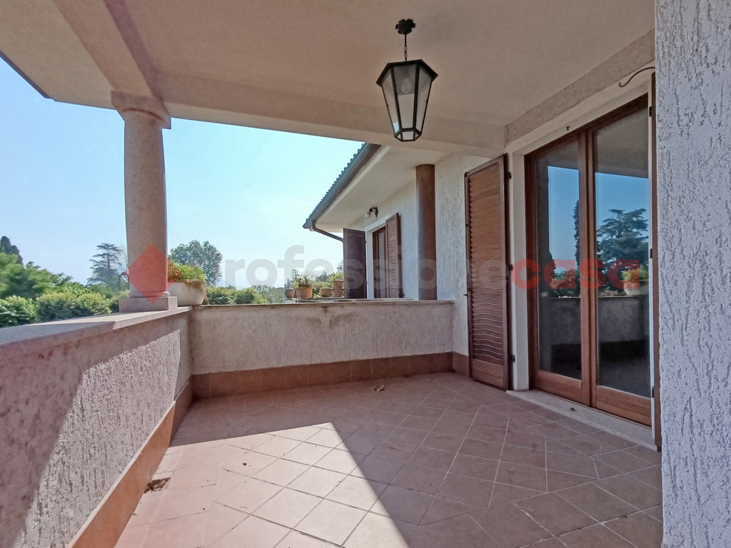 Villa con giardino a Stresa