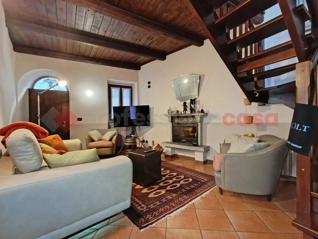 Casa indipendente con giardino a Invorio