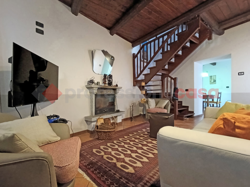 Casa indipendente con giardino a Invorio