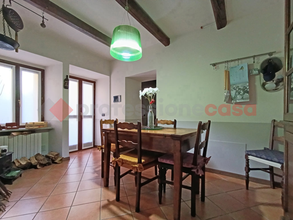 Casa indipendente con giardino a Invorio