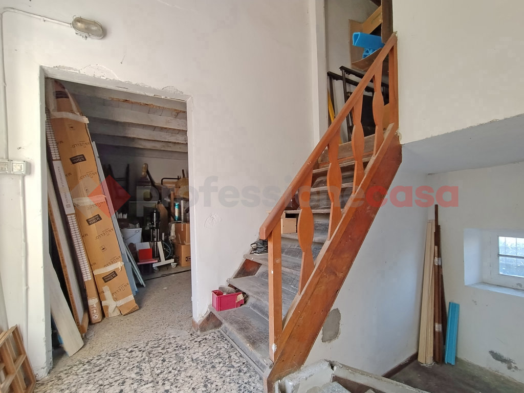 Casa indipendente con box a Arona