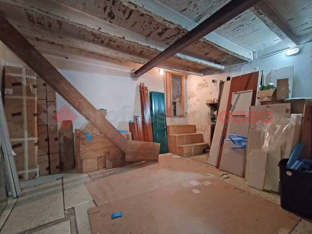 Casa indipendente con box a Arona