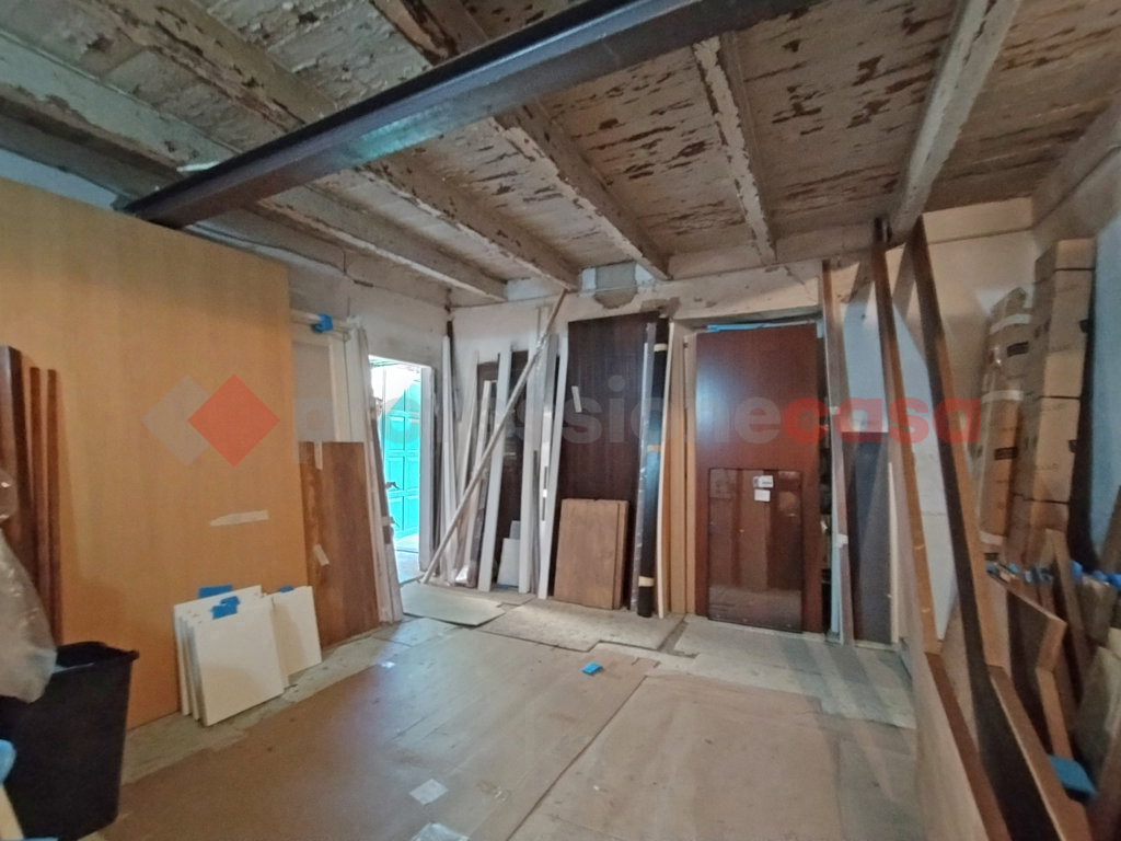 Casa indipendente con box a Arona