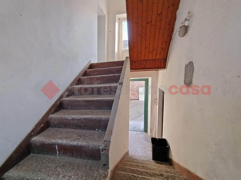 Casa indipendente con box a Arona