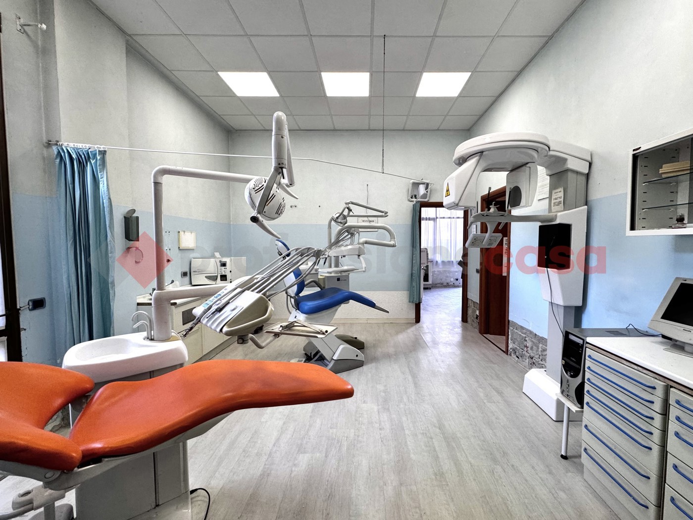 Ufficio con box a Dormelletto