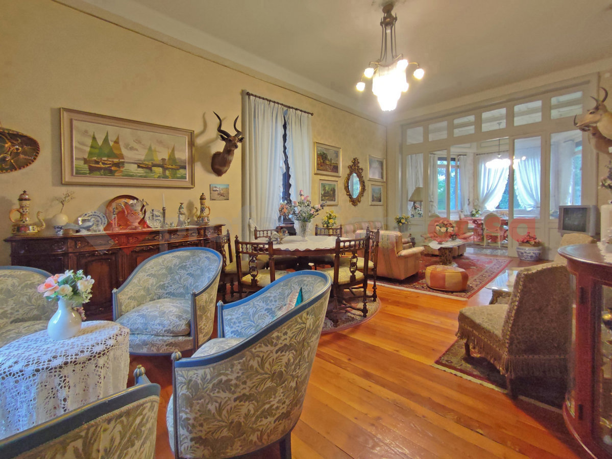 Villa con giardino a Lesa