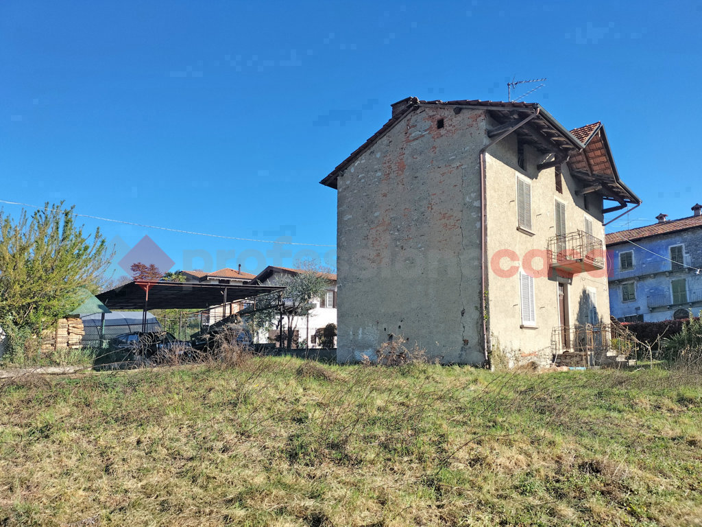 Rustico con giardino a Nebbiuno