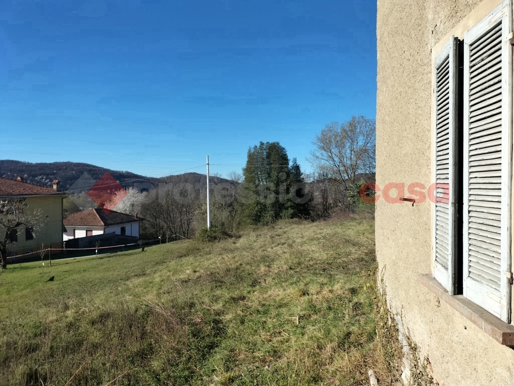 Rustico con giardino a Nebbiuno