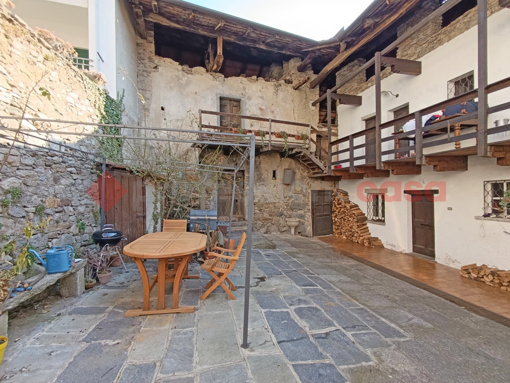 Casa indipendente con giardino a Colazza