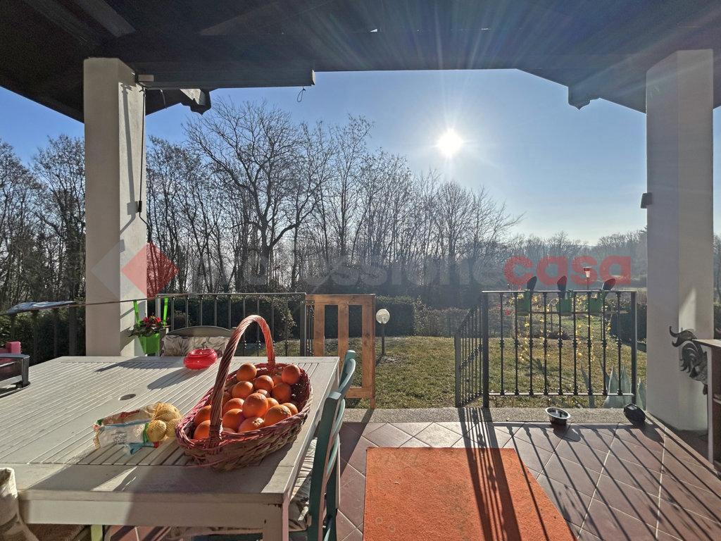 Villa con giardino a Colazza