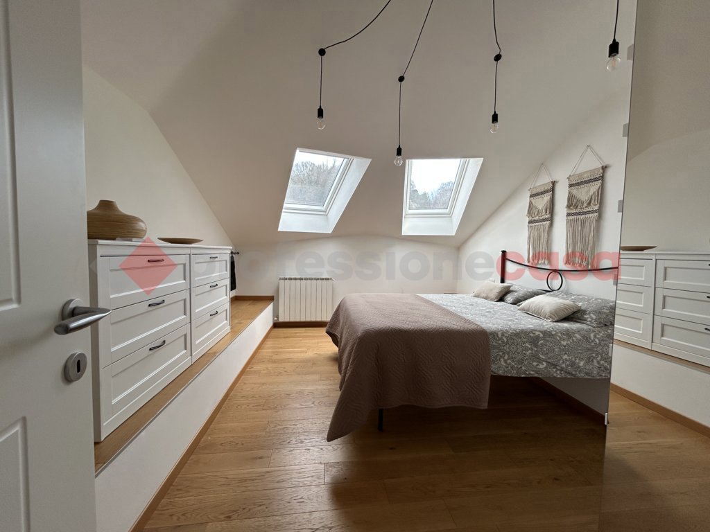 Attico arredato in affitto a Arona