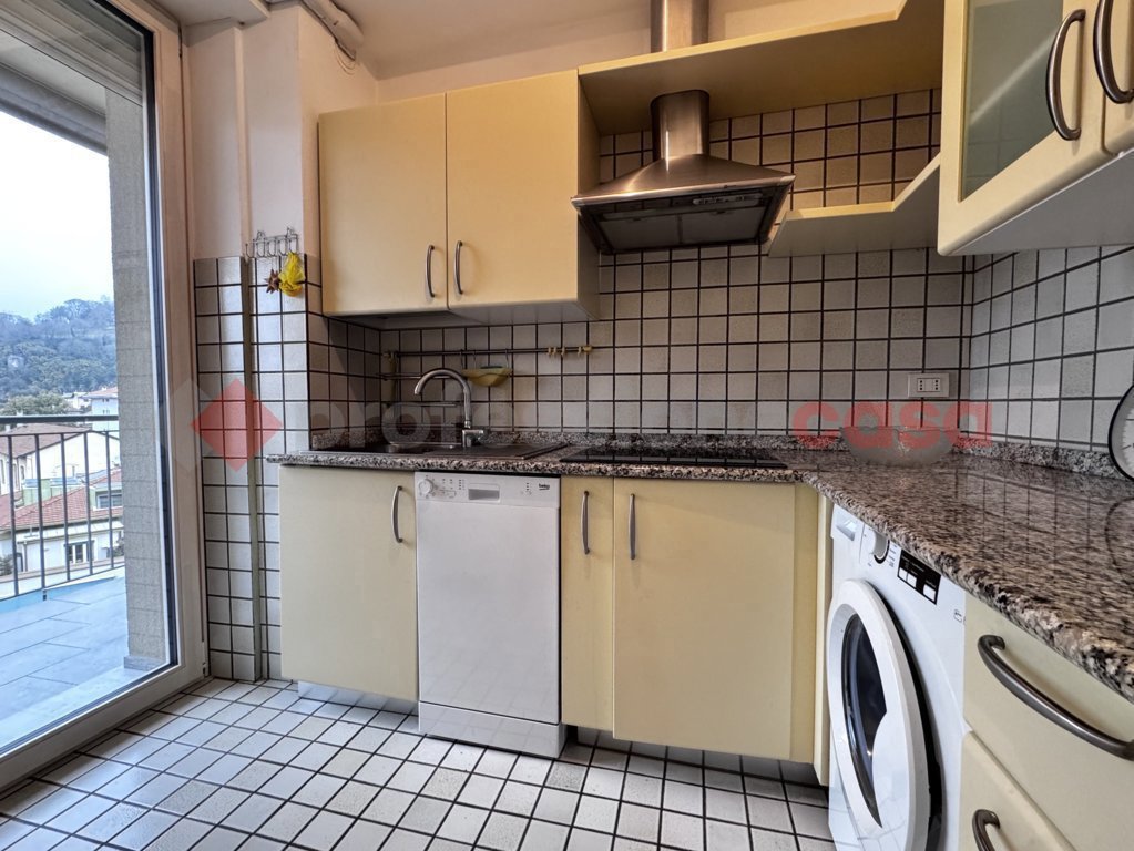 Bilocale arredato in affitto a Arona