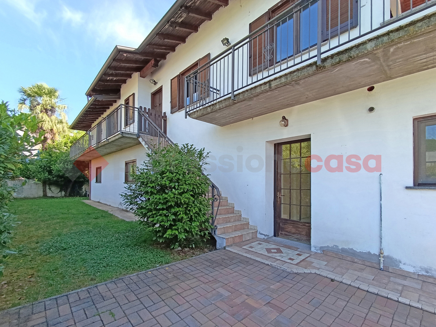 Villa con giardino a Paruzzaro