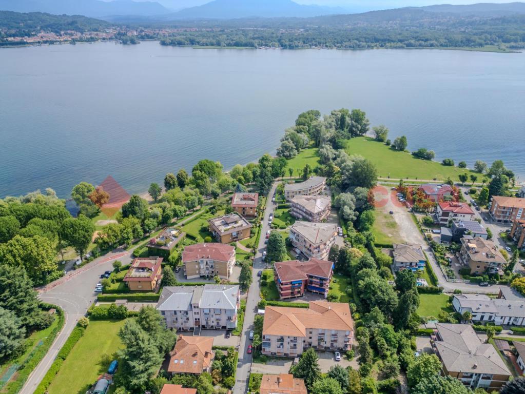 Villa con giardino a Arona