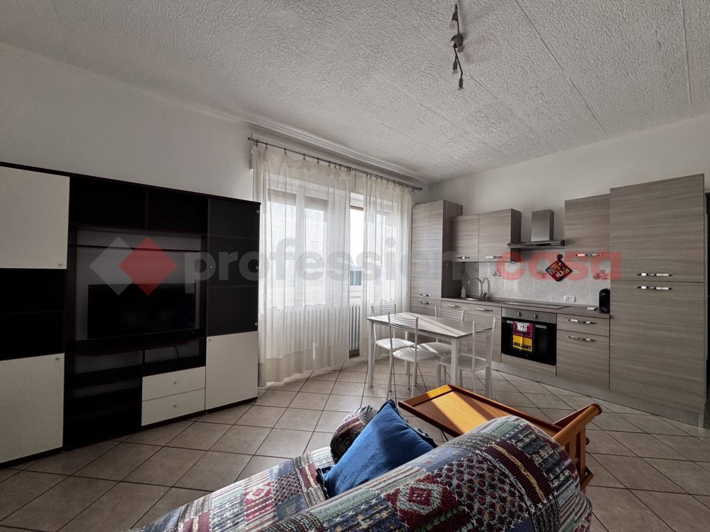 Trilocale arredato in affitto a Meina