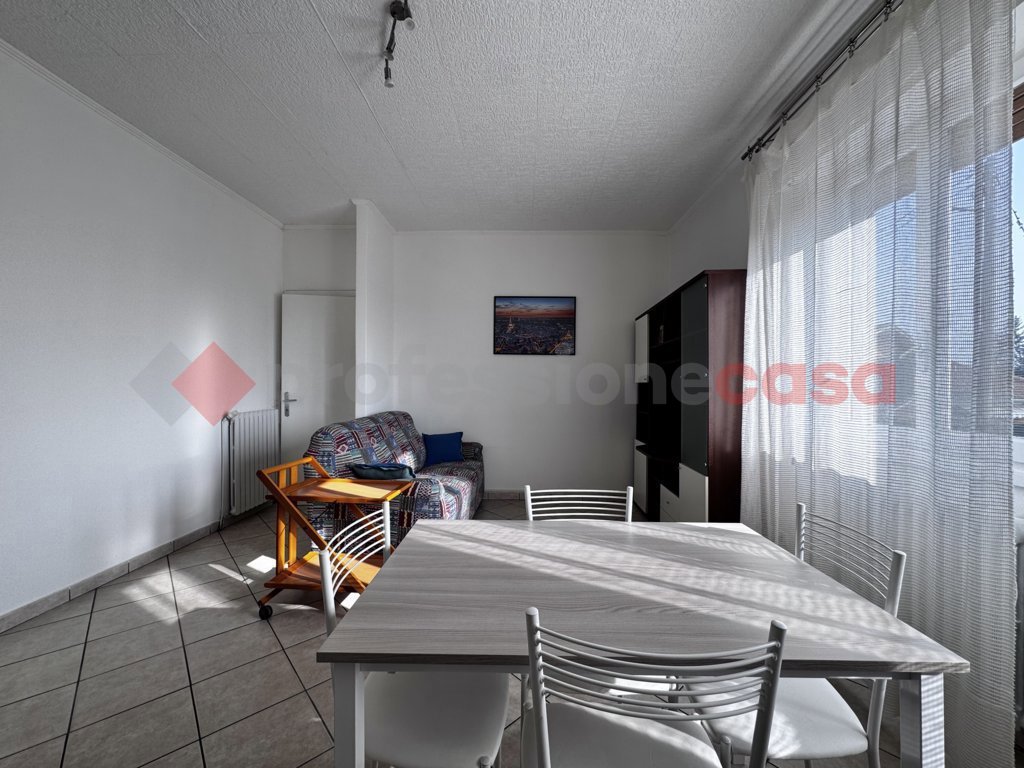 Trilocale arredato in affitto a Meina