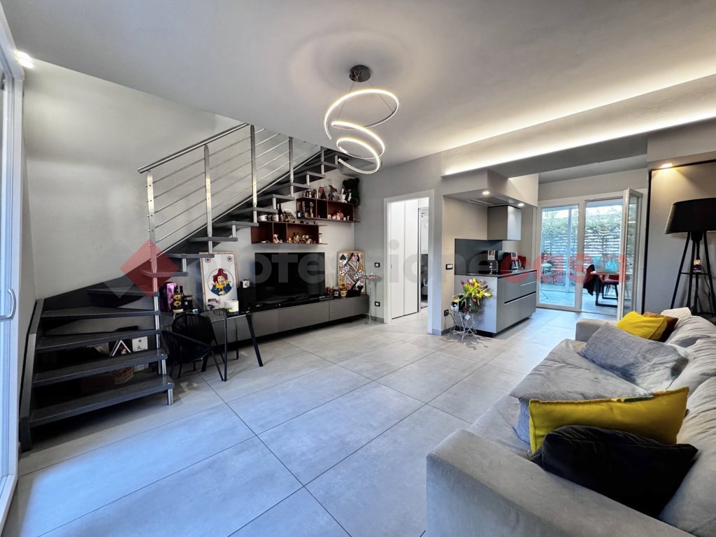 Villa Bifamiliare in vendita a Arona