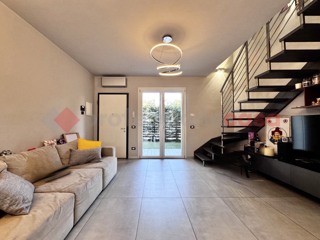 Villa Bifamiliare in vendita a Arona