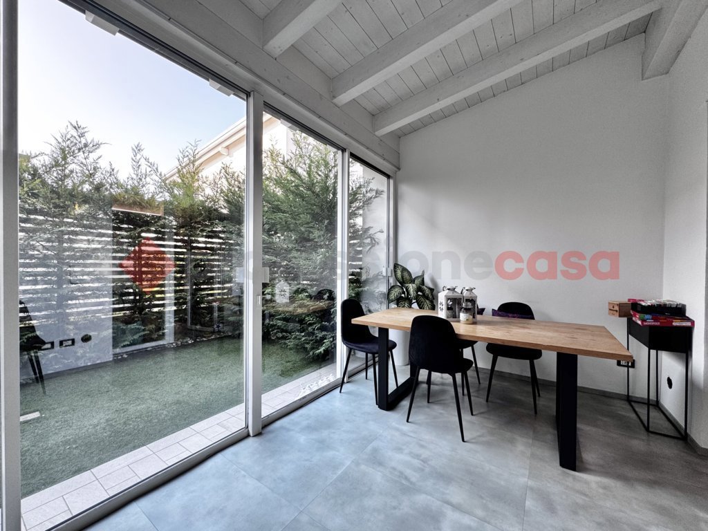 Villa Bifamiliare in vendita a Arona