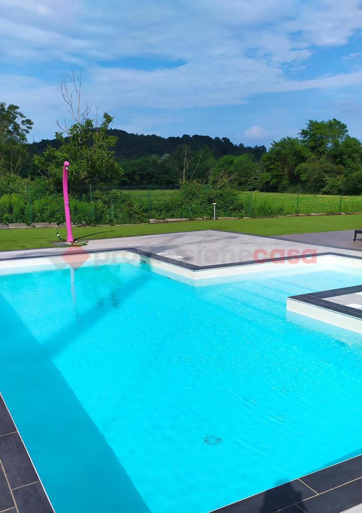 Villa con giardino a Oleggio Castello