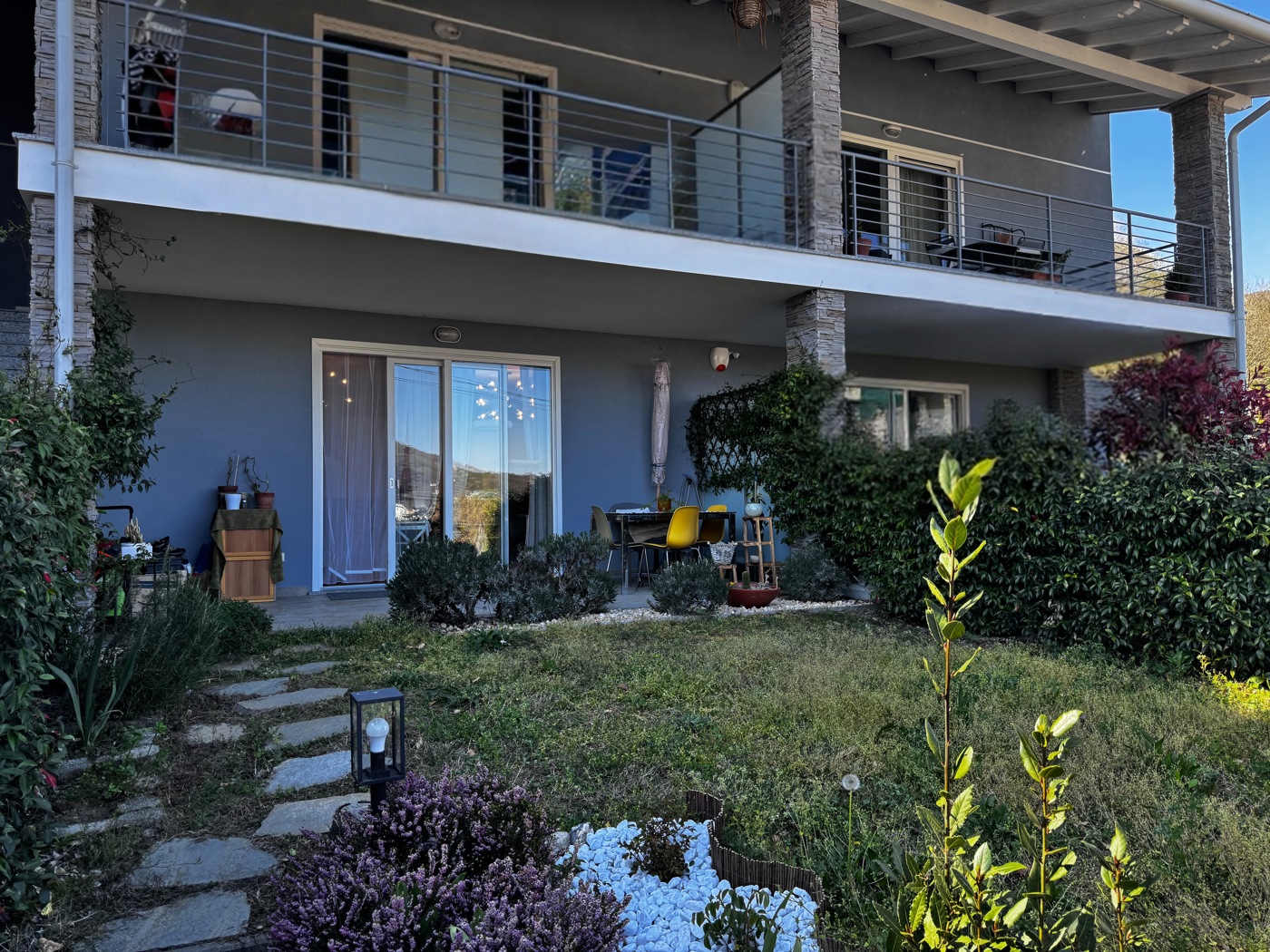 Trilocale con giardino a Meina