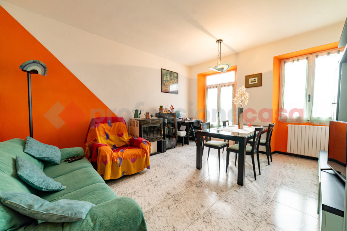 Casa indipendente con giardino a Paruzzaro