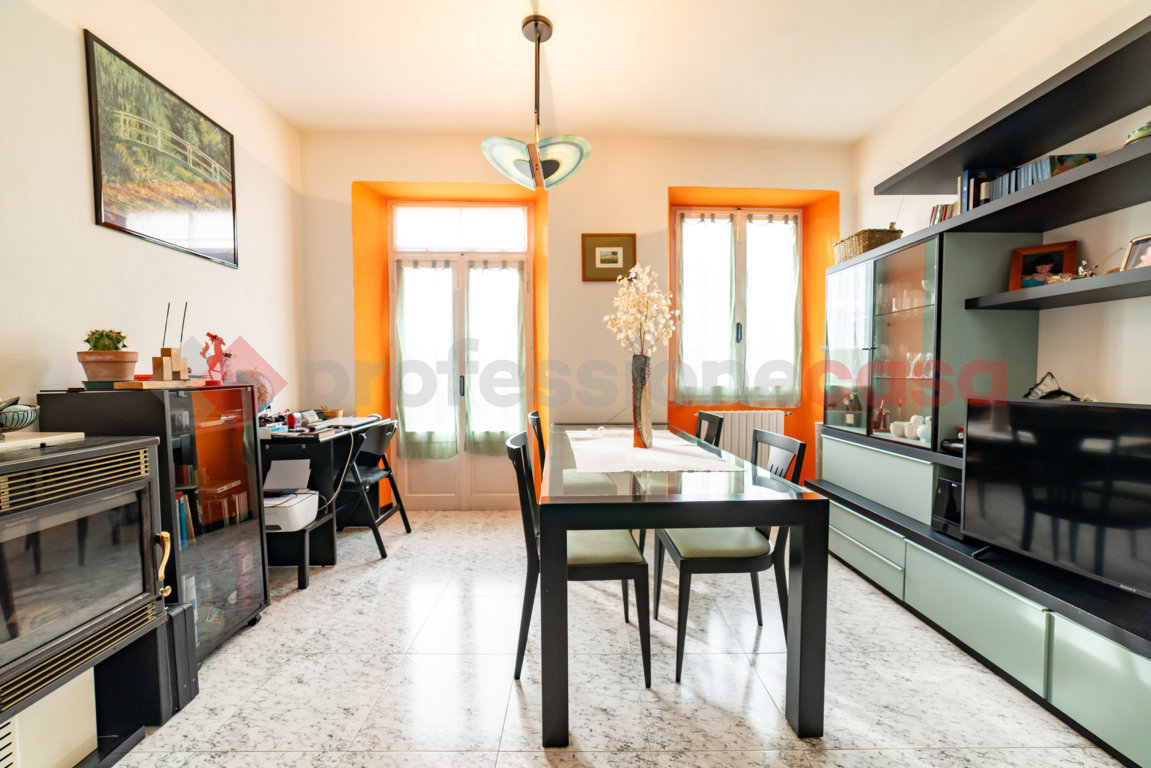 Casa indipendente con giardino a Paruzzaro