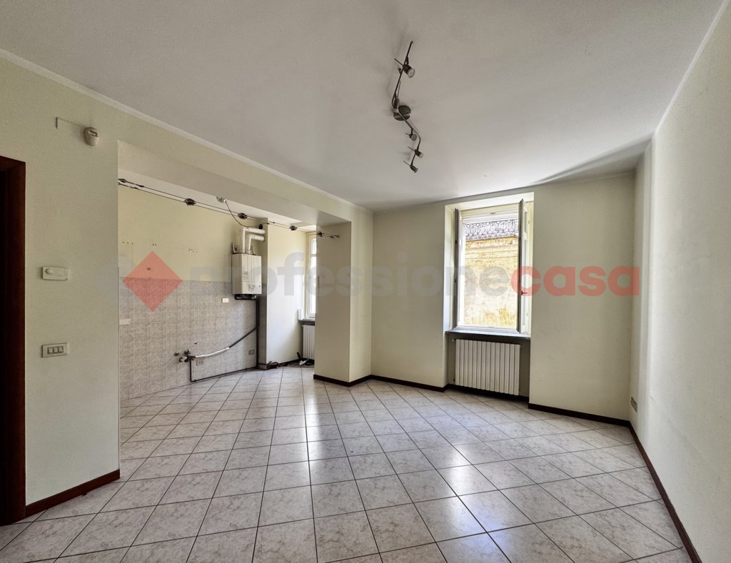 Trilocale in affitto a Arona