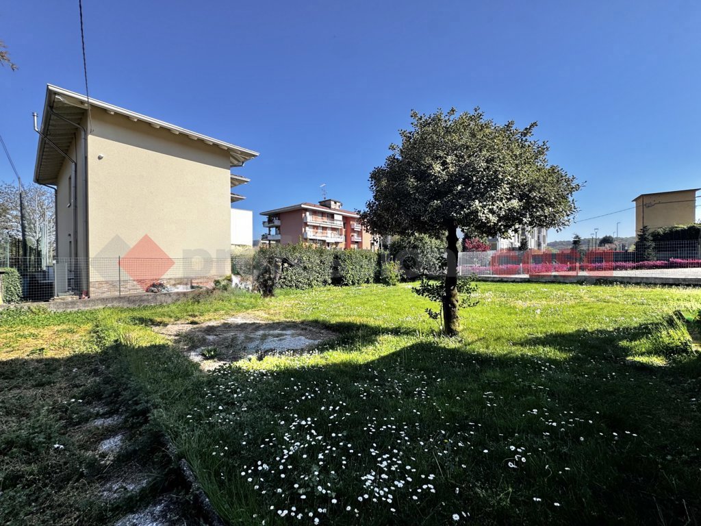 Casa indipendente con giardino a Arona