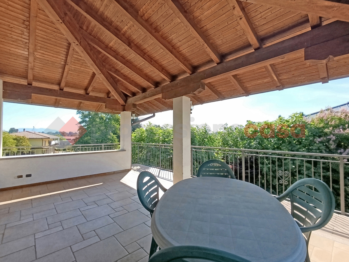 Villa con giardino a Paruzzaro