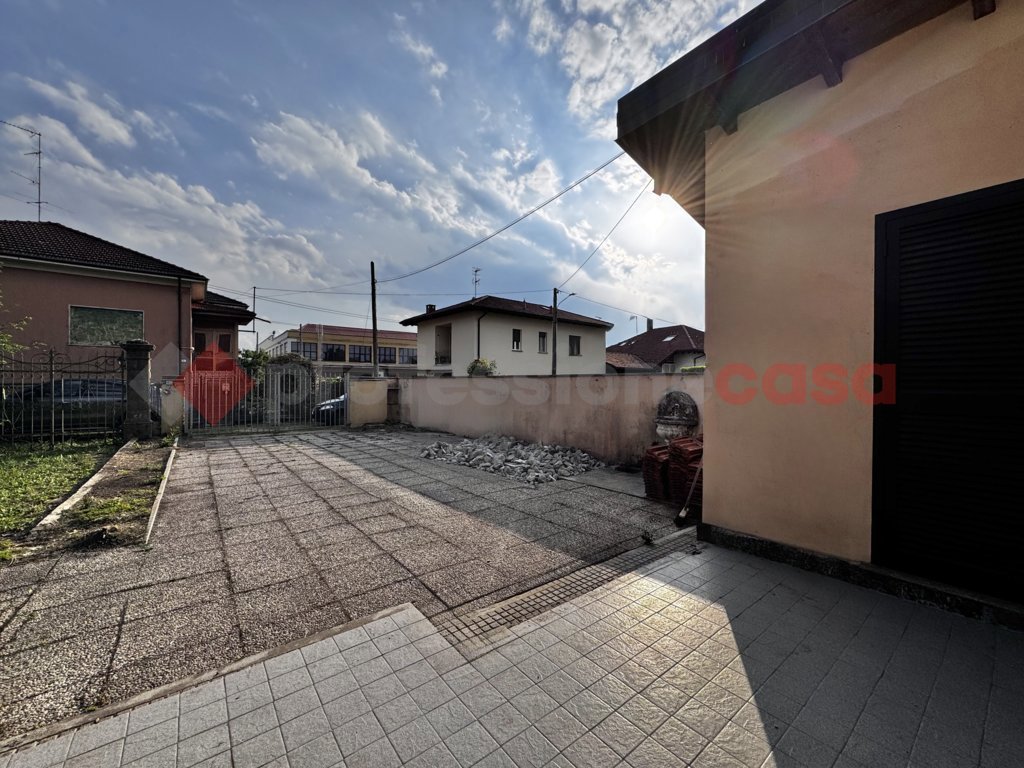 Villa Bifamiliare con giardino a Sesto Calende