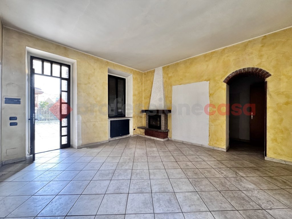 Villa Bifamiliare con giardino a Sesto Calende