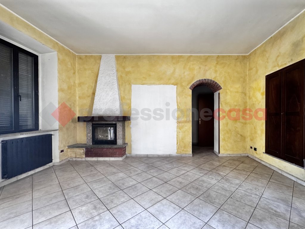 Villa Bifamiliare con giardino a Sesto Calende