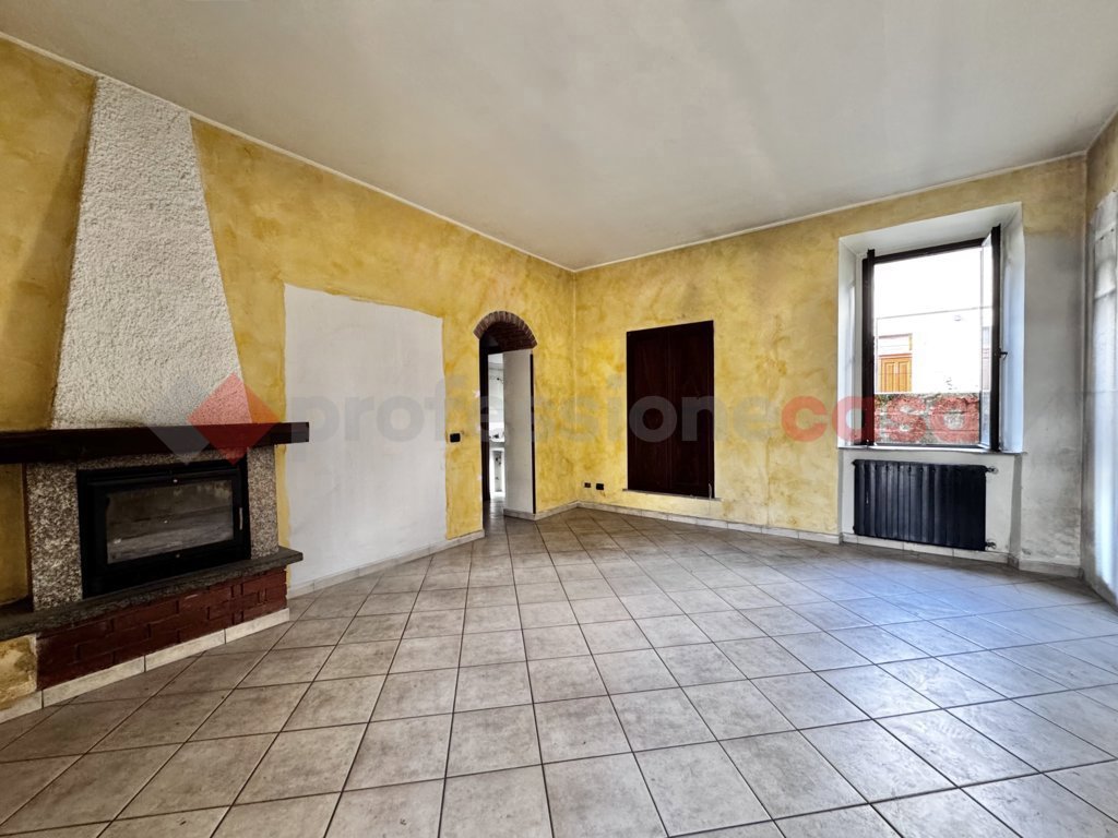 Villa Bifamiliare con giardino a Sesto Calende