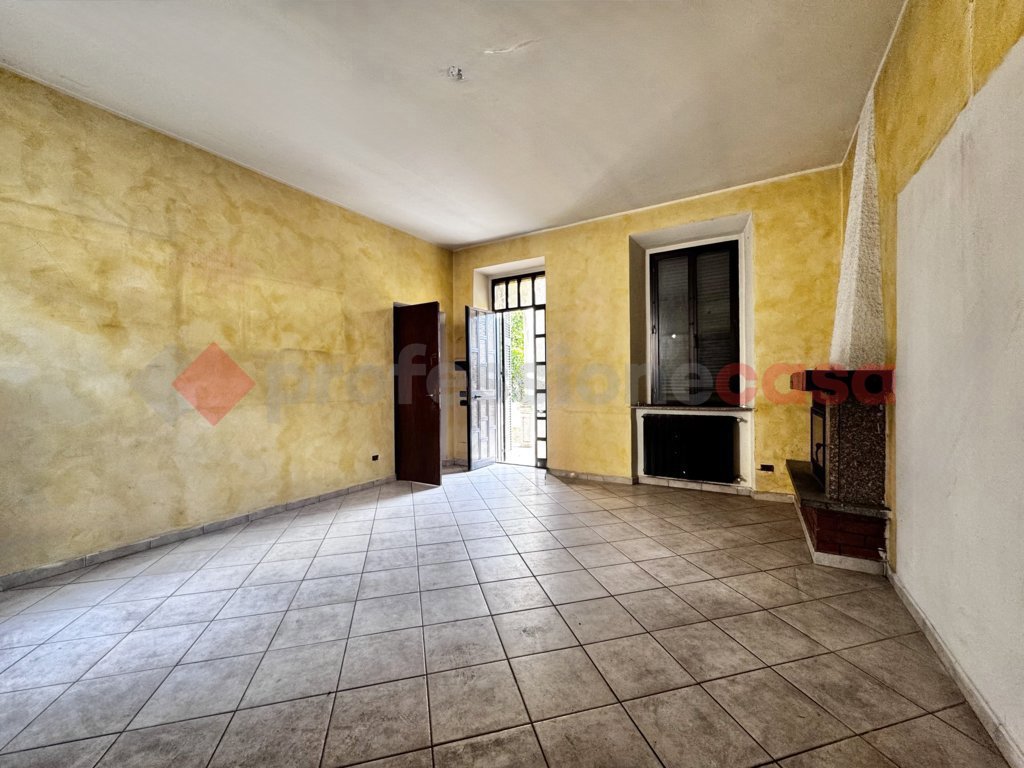 Villa Bifamiliare con giardino a Sesto Calende