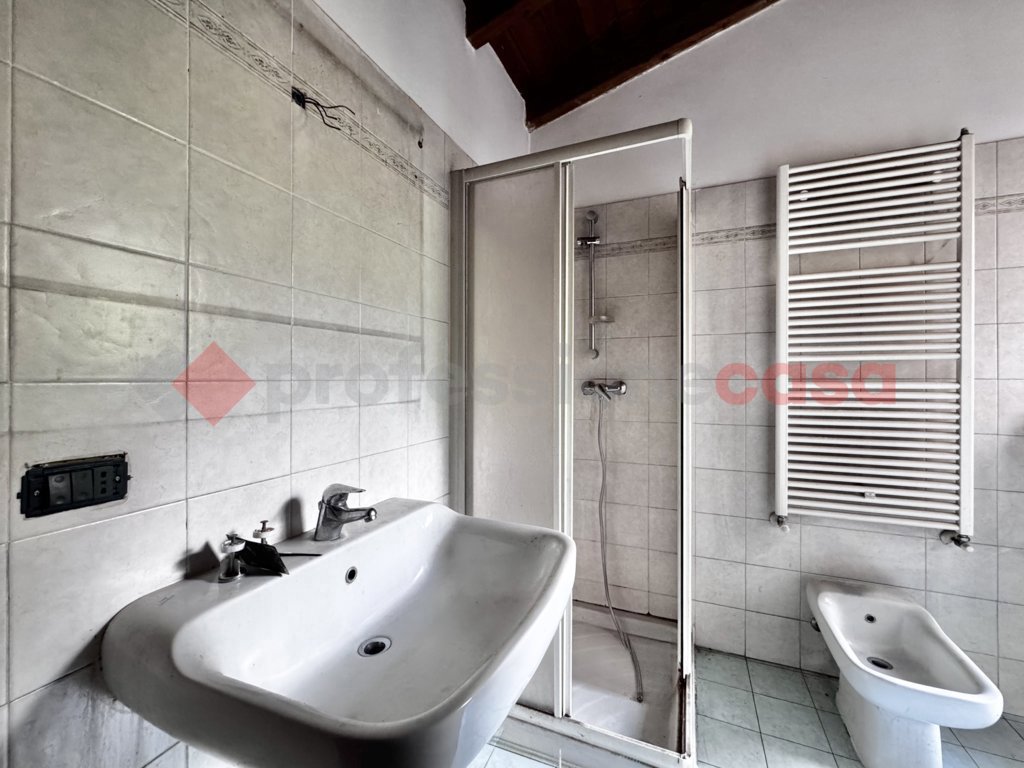 Villa Bifamiliare con giardino a Sesto Calende