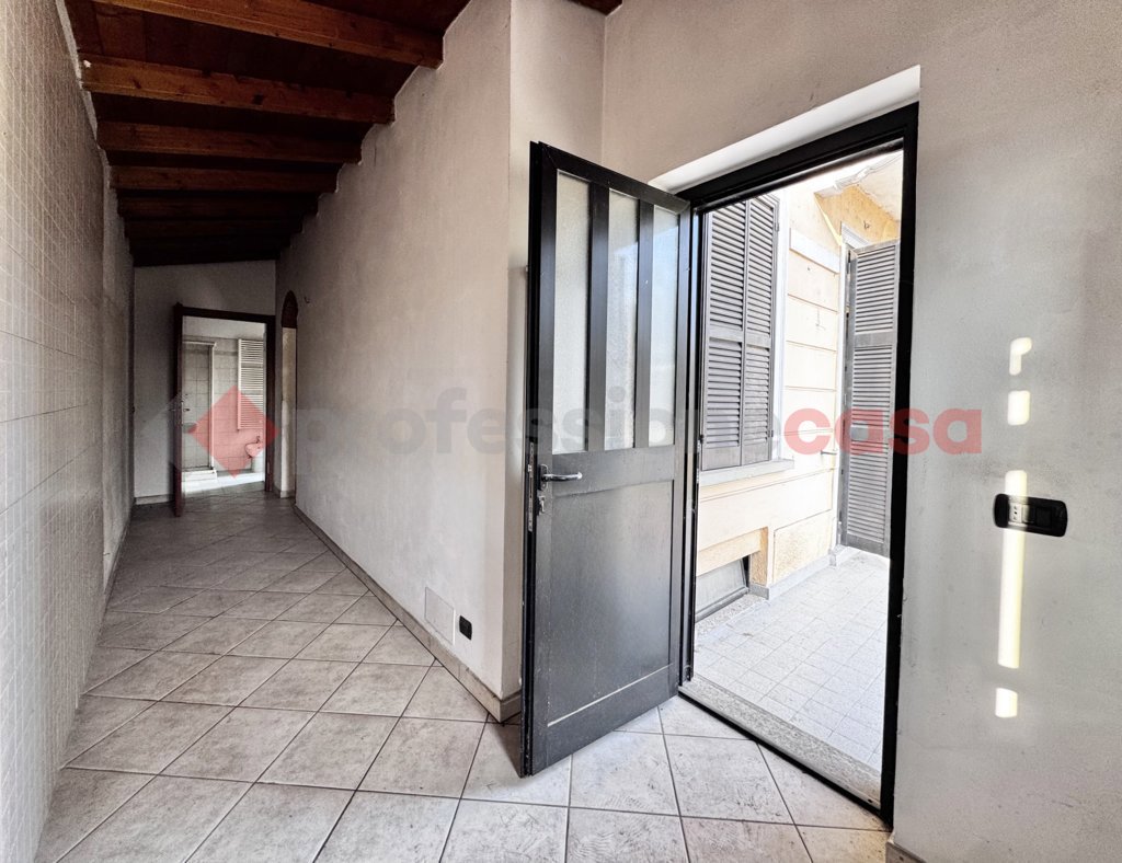 Villa Bifamiliare con giardino a Sesto Calende