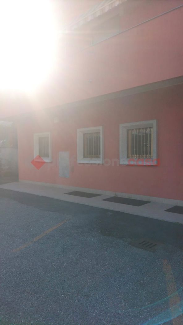 Attivit� commerciale in vendita a Boca