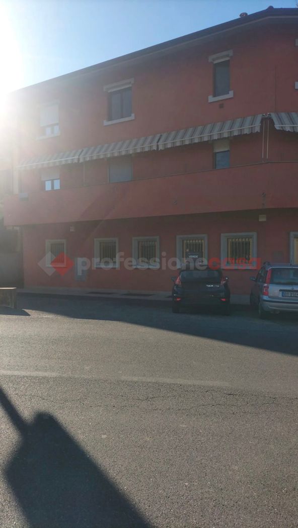 Attivit� commerciale in vendita a Boca
