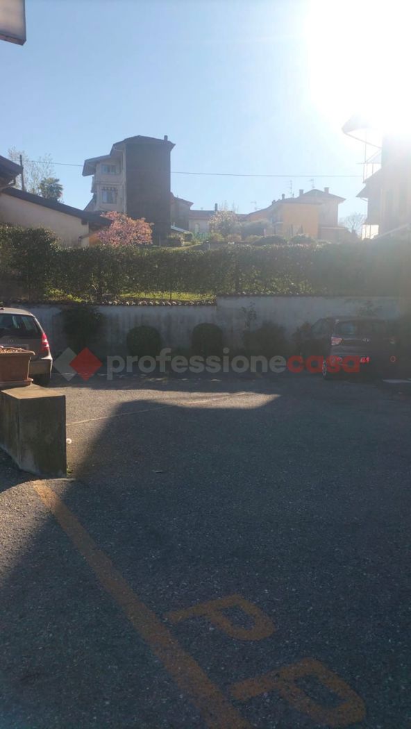 Attivit� commerciale in vendita a Boca