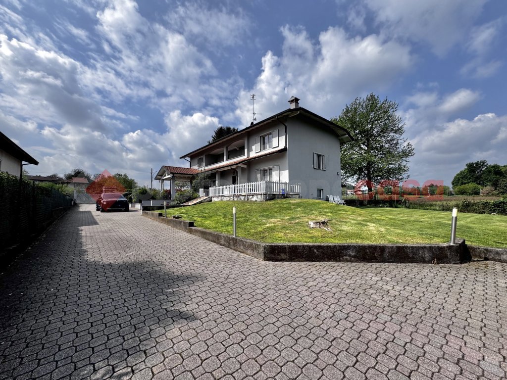 Villa in vendita a Castelletto Sopra Ticino
