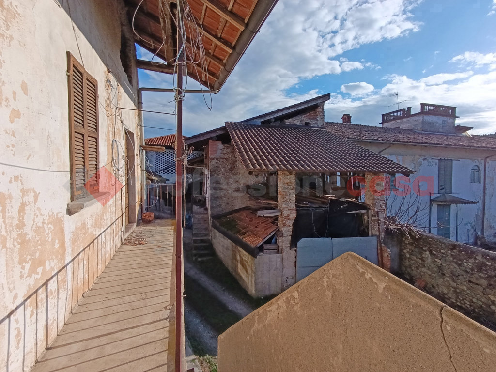 Rustico da ristrutturare a Borgo Ticino