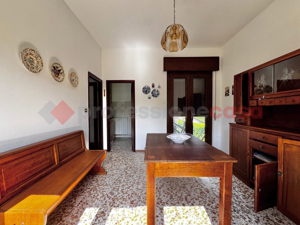 Villa con giardino a Dormelletto
