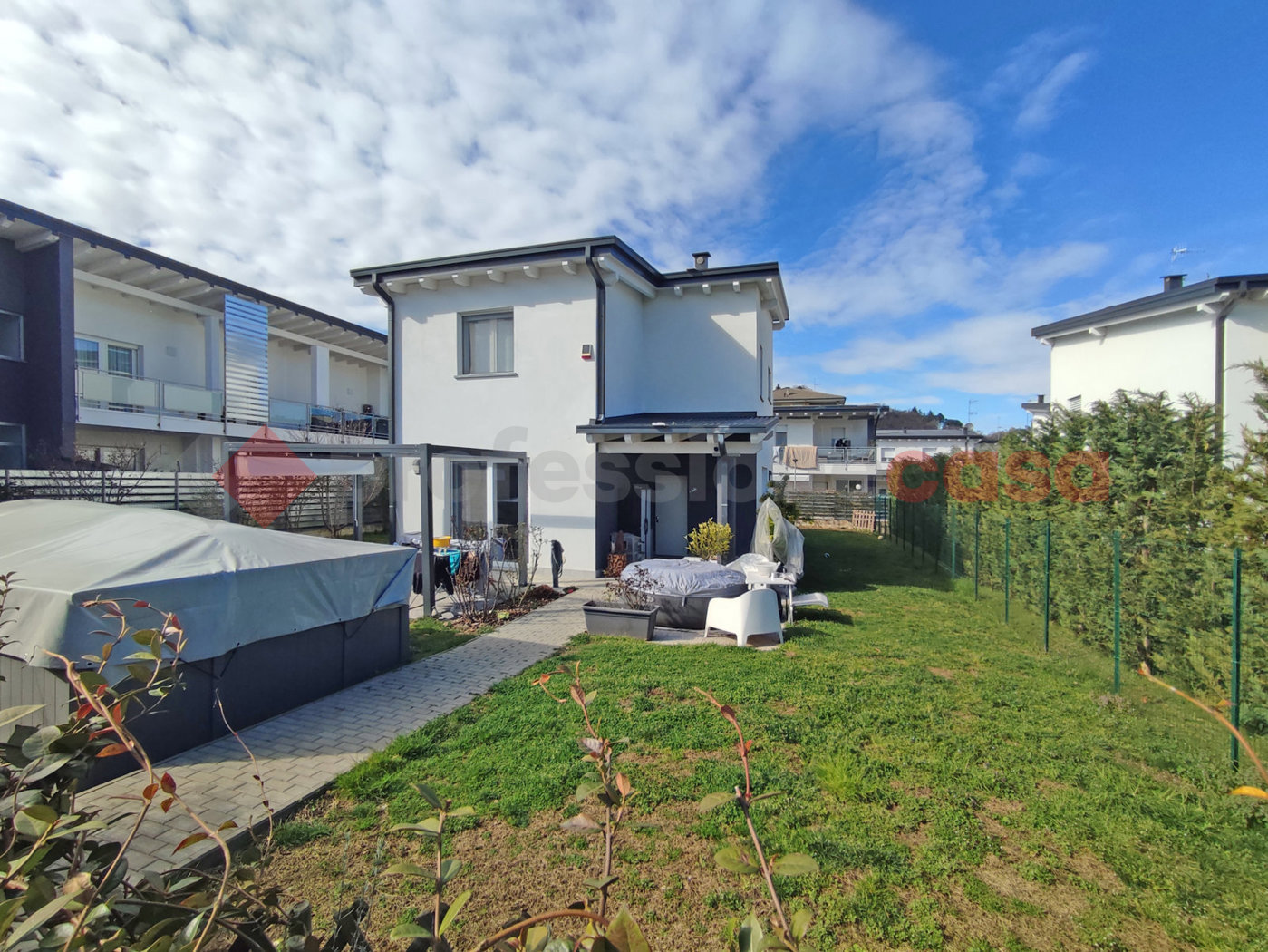 Villa con giardino a Arona